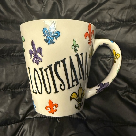 Louisiana coffee cup with Fleur de Lis inside & outside No chips or cracks. EUC - Picture 4 of 5